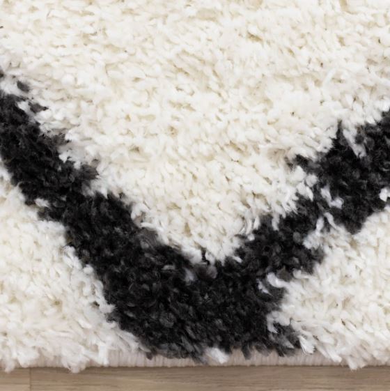 5'3" x 7'7" Simple Shag White Black Trellis Indoor Area Rug