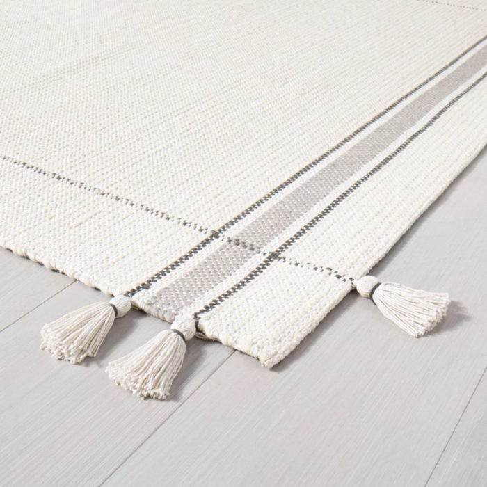 Size 5' x 7' Color White/Gray Hand Made Simple Border Stripe with Corner Tassel Rug