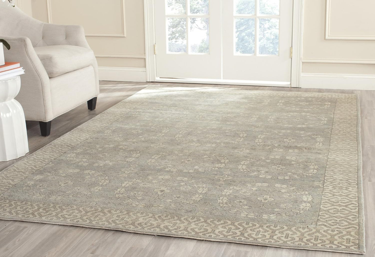 SAFAVIEH Oushak Collection Area Rug - 6' x 9', Blue & Ivory, Hand-Knotted Traditional Oriental Wool, Ideal for High Traffic Areas in Living Room, Bedroom
