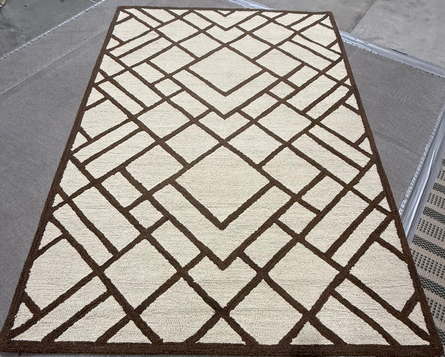 5' x 7' Area Rug