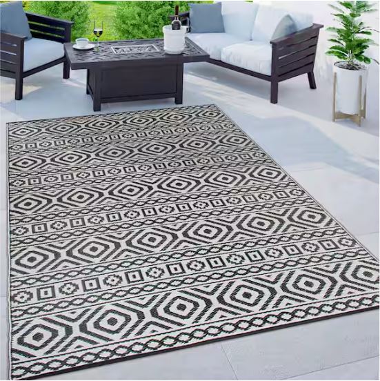 Hawaii Black 8 ft. x 10 ft. Contemporary Geometric Reversible Plastic Outdoor Area Rug