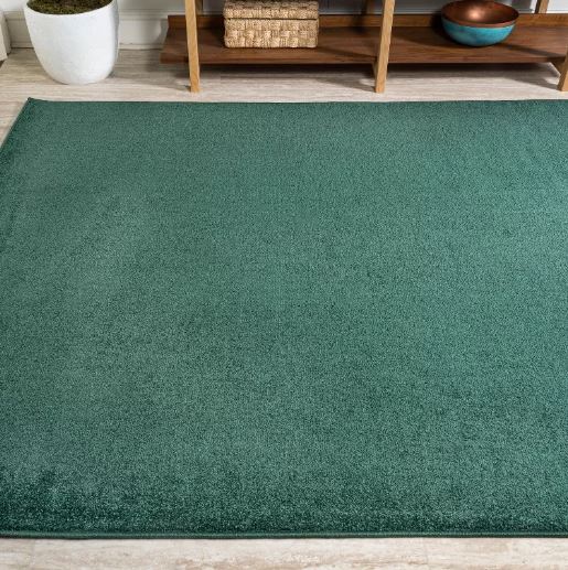 JONATHAN Y Haze Solid Low-Pile Emerald 4 ft. x 6 ft. Area Rug, Non-Shedding, Easy-Clean, Durable Synthetic Fibers