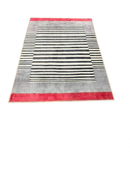 5' x 7' Area Rug