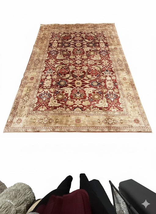 7' x 10' Area Rug