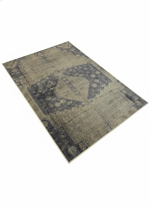 5' x 7' Area Rug